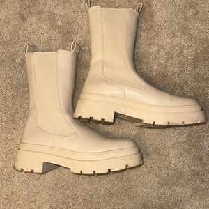 Chunky calf height boot, perfect for fall and winter!